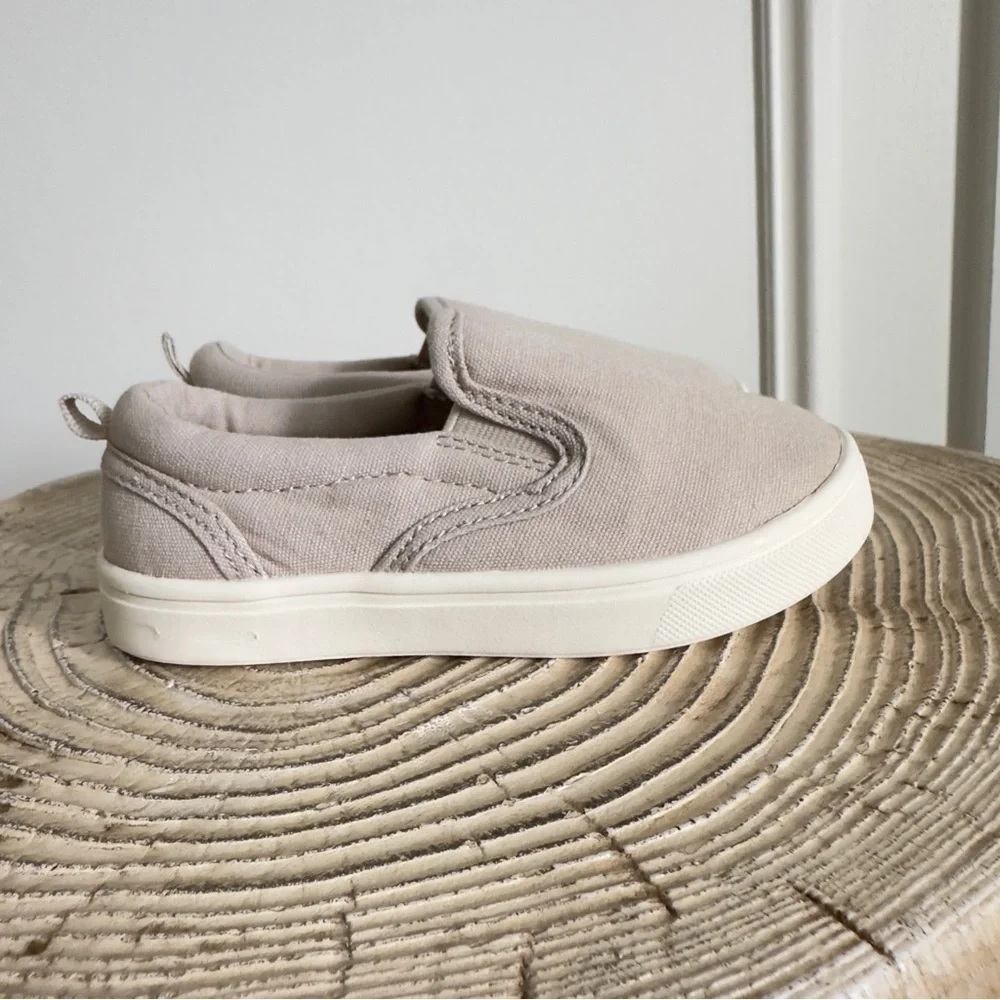 Gap Toddler Slip-On Beige Sneakers Size 8